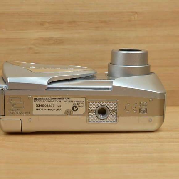 Vintage Olympus D-580 Digital Camera / 4 MP / 3X Optical Zoom / Compact - Picture 6 of 8